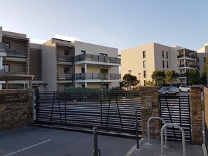 Exterior - Comfortable 3-Room Apartment with Terrace and Pool in Saint-Raphaël (Saint-Raphaël)