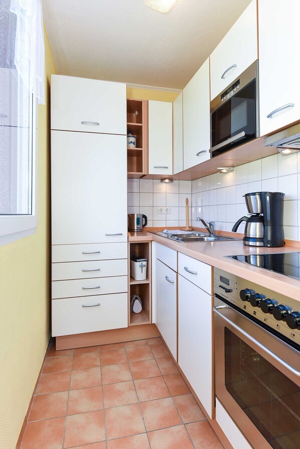 Køleskab, mikrobølgeovn, ovn, opvaskemaskine