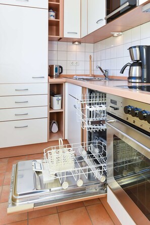 Køleskab, mikrobølgeovn, ovn, opvaskemaskine