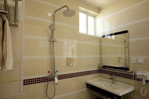 A bathroom with a shower, sink, mirror, and tiled walls. - Domi Hotel Chain (Lijiang Ancient City Huama Street) (Lijiang)