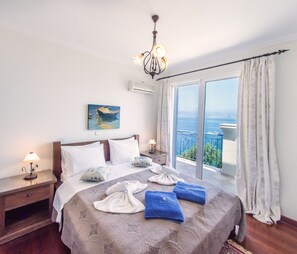 5 bedrooms, iron/ironing board, free WiFi, bed sheets