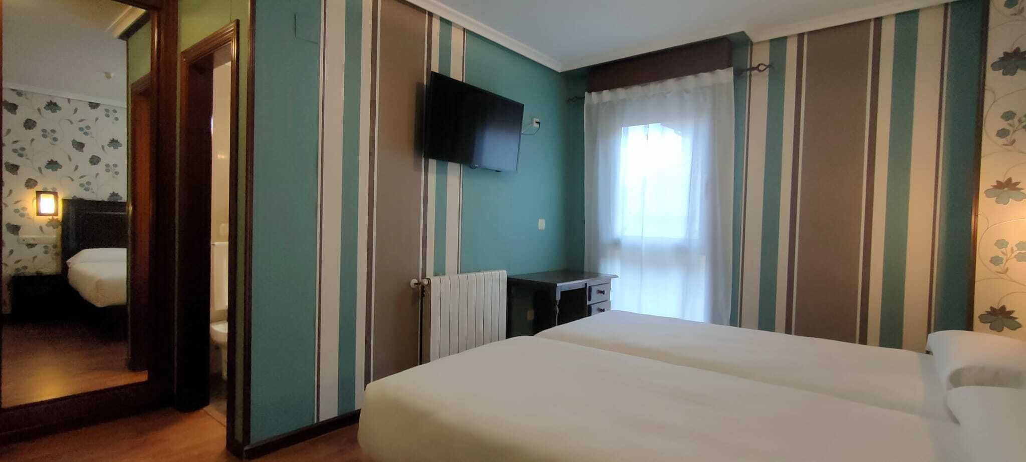 Kamar Twin Standar, pemandangan kota | Meja kerja, Wi-Fi gratis, dan seprai linen