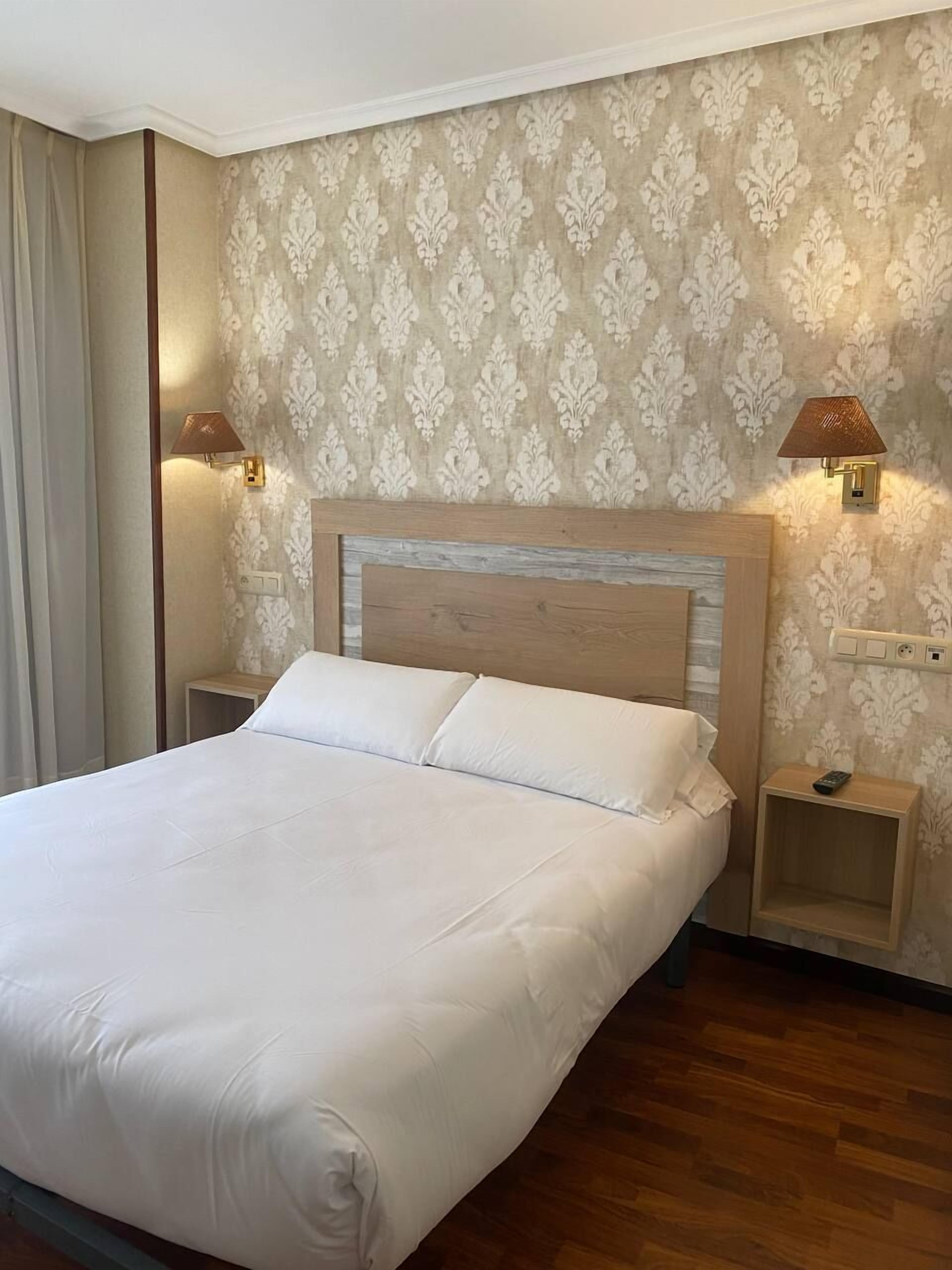 Kamar Double Standar, pemandangan kota | Meja kerja, Wi-Fi gratis, dan seprai linen