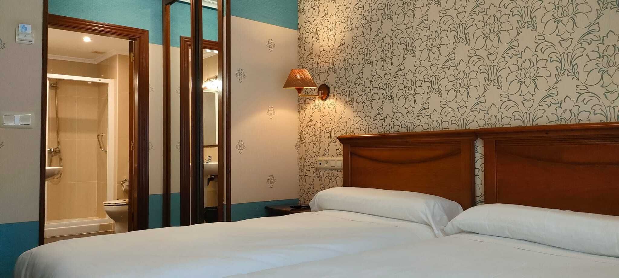 Kamar Twin Standar | Meja kerja, Wi-Fi gratis, dan seprai linen