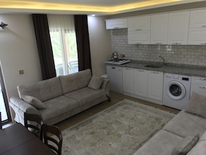 8-Zoll-Fernseher mit Kabelempfang