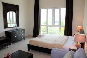 In-room safe, individually decorated, individually furnished, desk - KSLV - Furnished Studio (Dubai)