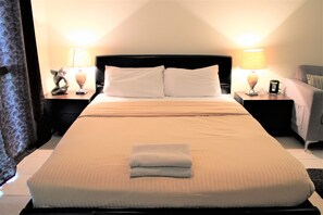 In-room safe, individually decorated, individually furnished, desk - KSLV - Furnished Studio (Dubai)