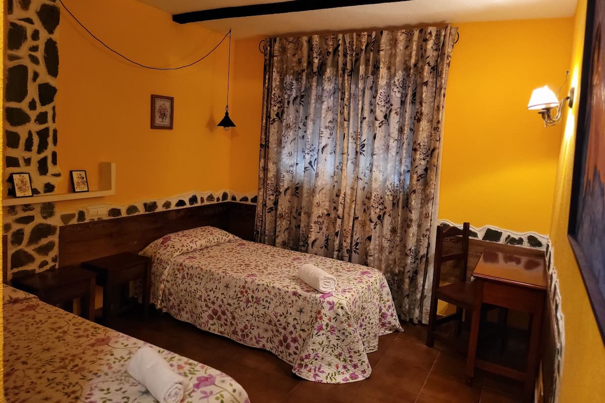 Economy-Zimmer | Schreibtisch, kostenloses WLAN, Bettwäsche
