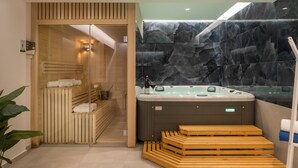 A modern spa room with a sauna, a hot tub, and wooden benches. - Imperium Lux Villa Esperia★100m to sea★Heated Pool★Gym★Sauna & Jacuzzi (Chania)