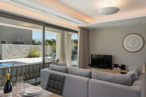 Smart TV, fireplace, video games, table tennis