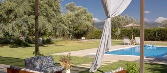 Secluded Villa Asprolià with salt water pool & large garden, close to town.