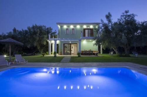 Secluded Villa Asprolià with salt water pool & large garden, close to town.