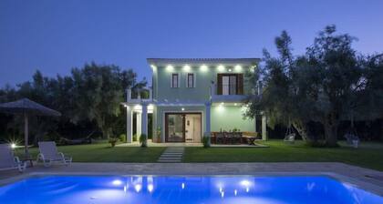 Secluded Villa Asprolià with salt water pool & large garden, close to town.