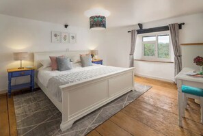 3 chambres, lit avec matelas en mousse à mémoire, bureau