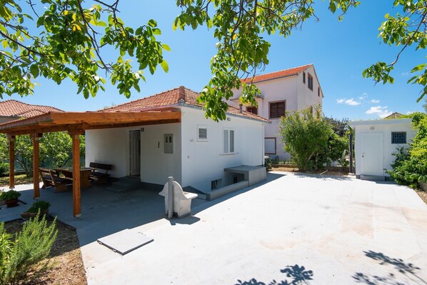 Front of property - Little House Orebić (Orebic)