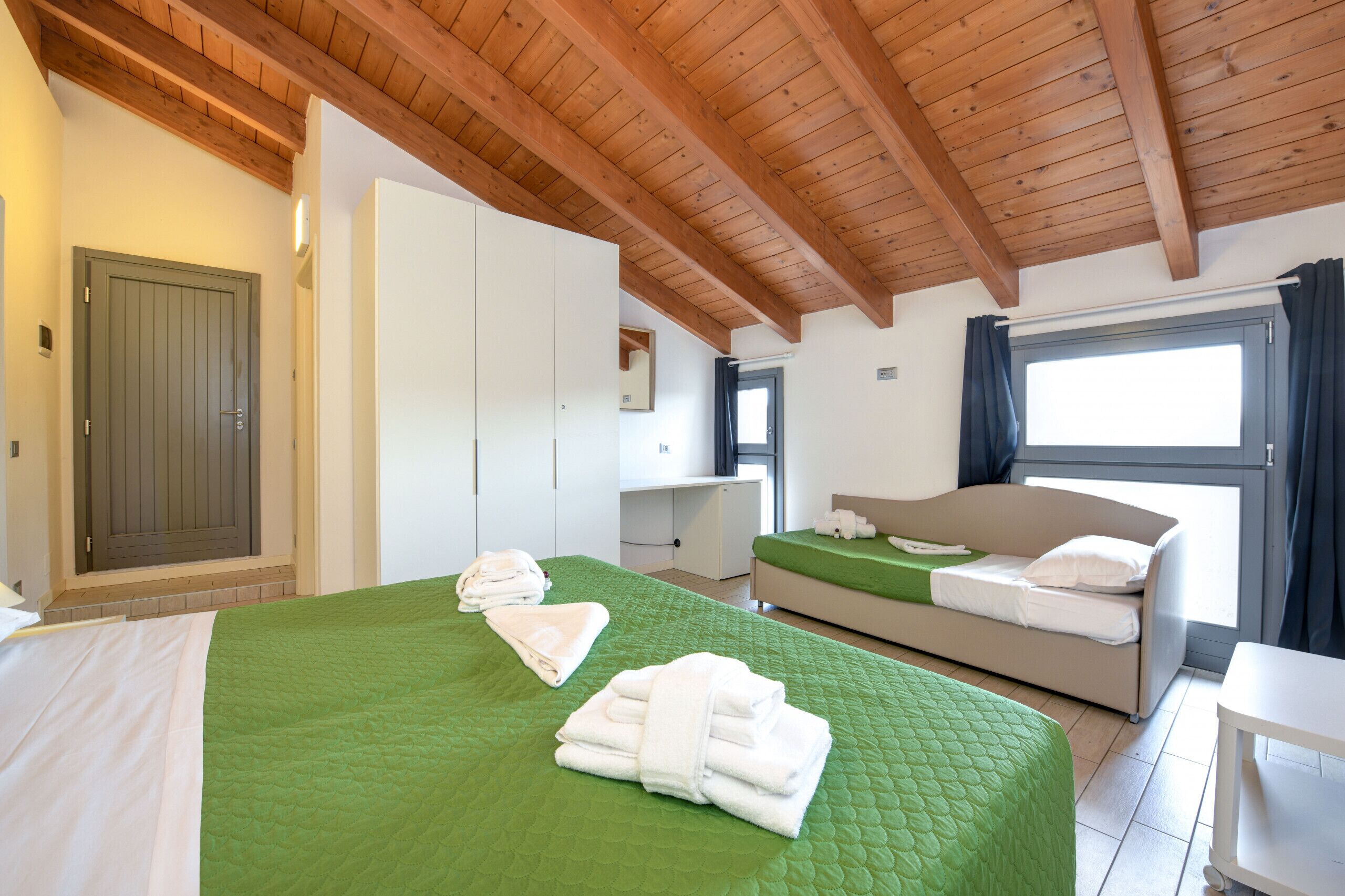 4 chambres, fer et planche à repasser, Wi-Fi gratuit, draps fournis