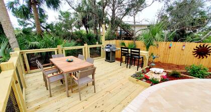 Private Pool! Easy Beach Access- 2 FREE BIKE RENTALS INCLUDED WITH YOUR STAY!