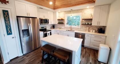 Private Pool! Easy Beach Access- 2 FREE BIKE RENTALS INCLUDED WITH YOUR STAY!