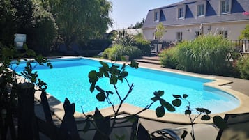 Piscine extérieure (ouverte en saison)
