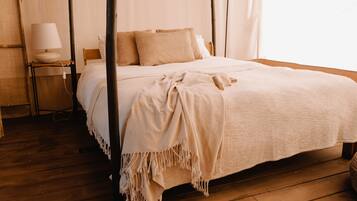 1 bedroom, travel crib, WiFi, bed sheets