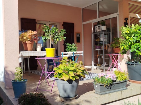Outdoor dining. Two single rooms converted into a family suite 5 minutes from the town center