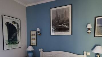 2 chambres, bureau, fer et planche à repasser, lit parapluie