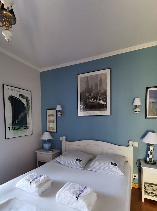 2 bedrooms, desk, iron/ironing board, travel cot