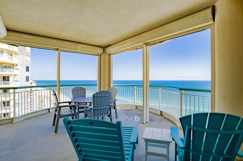 Coastal Luxury Defined: Beach Colony's Beachfront Condo Exudes Elegance!