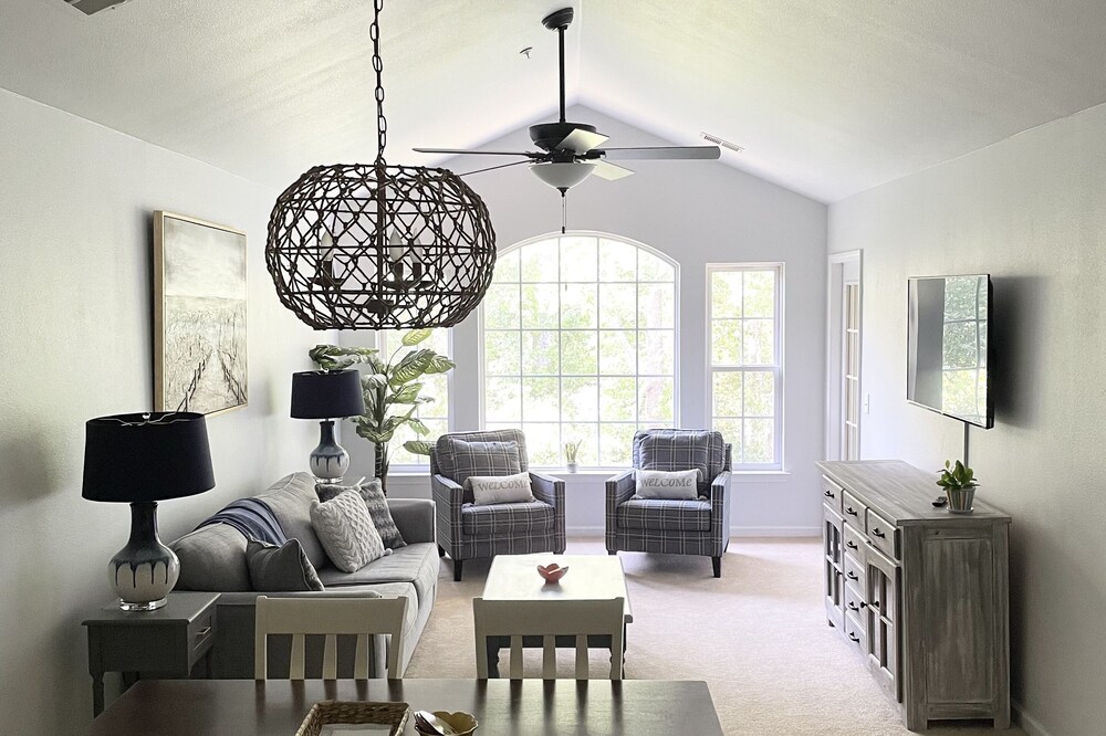 Quiet Family Retreat in Pawleys Island - 3 miles from the beach!