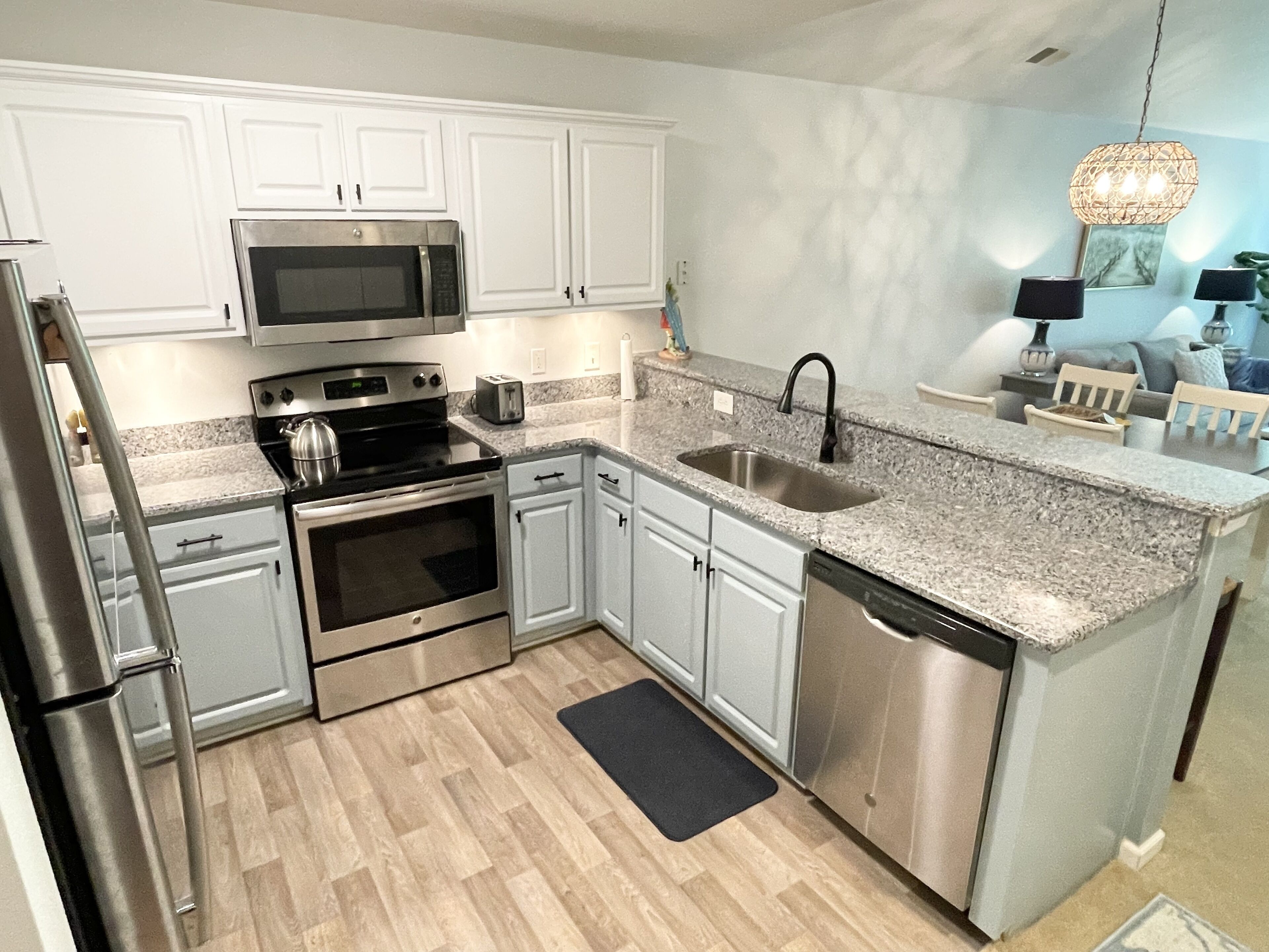 Quiet Family Retreat in Pawleys Island - 3 miles from the beach!