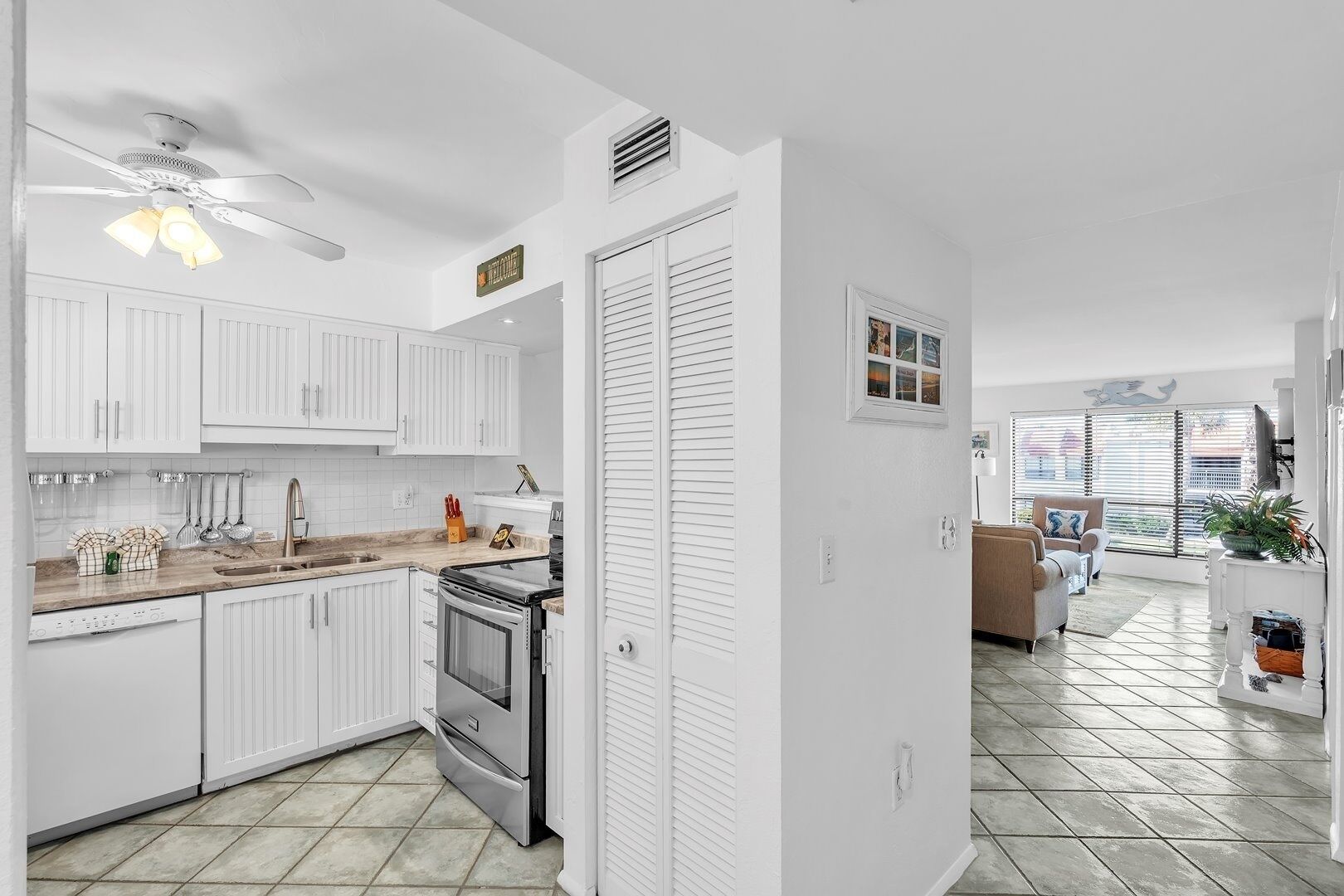 Condo, 1 Bedroom | Private kitchen | Fridge, microwave, stovetop, dishwasher