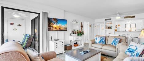 Condo, 1 Bedroom | Living area