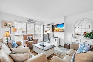 コンドミニアム 1 ベッドルーム | リビング エリア