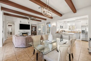 Condo, 3 Bedrooms | Interior