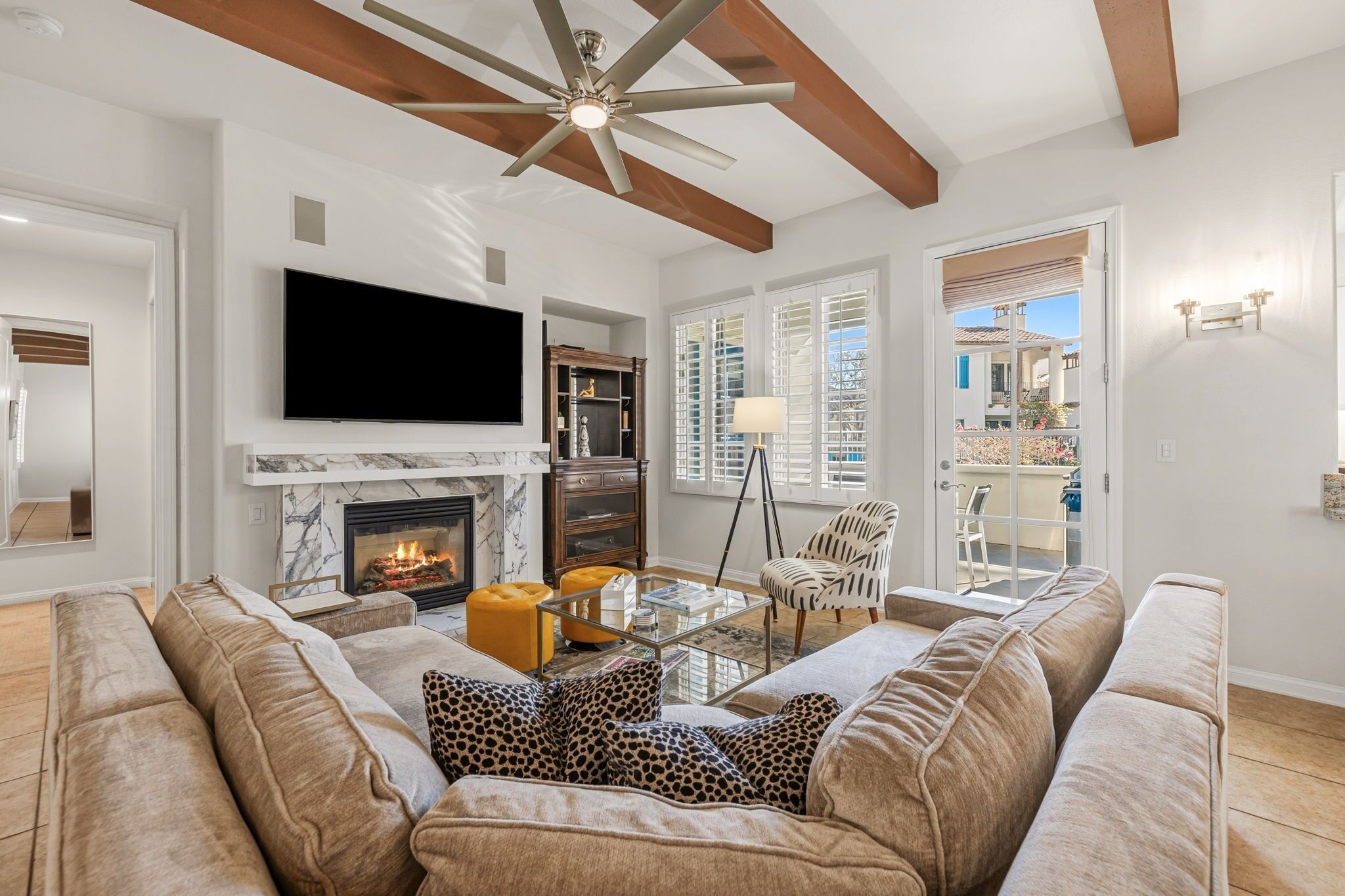 Condo, 3 Bedrooms | Ruang tamu