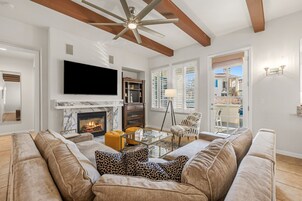 Condo, 3 Bedrooms | Living area