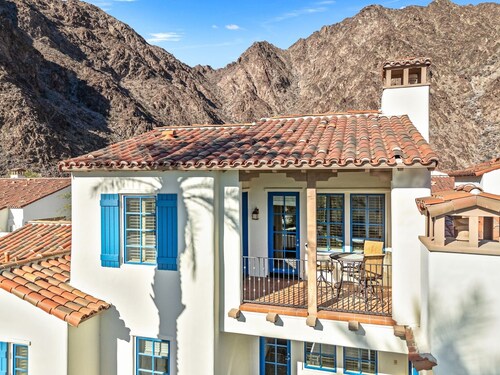 Luxurious 2 Story Townhome - Newly Remodeled! 3 Bedroom Condo by RedAwning