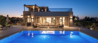 
Magnificent Seafront LuxVillas|Large Groups|20 Guests|Sauna,Jacuzzi,H.Pool&Gym