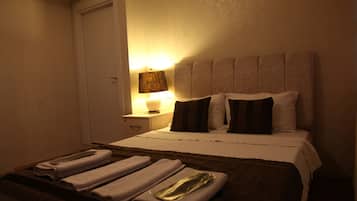 Habitación estándar doble | Ropa de cama de alta calidad y minibar (con algunos artículos gratuitos)