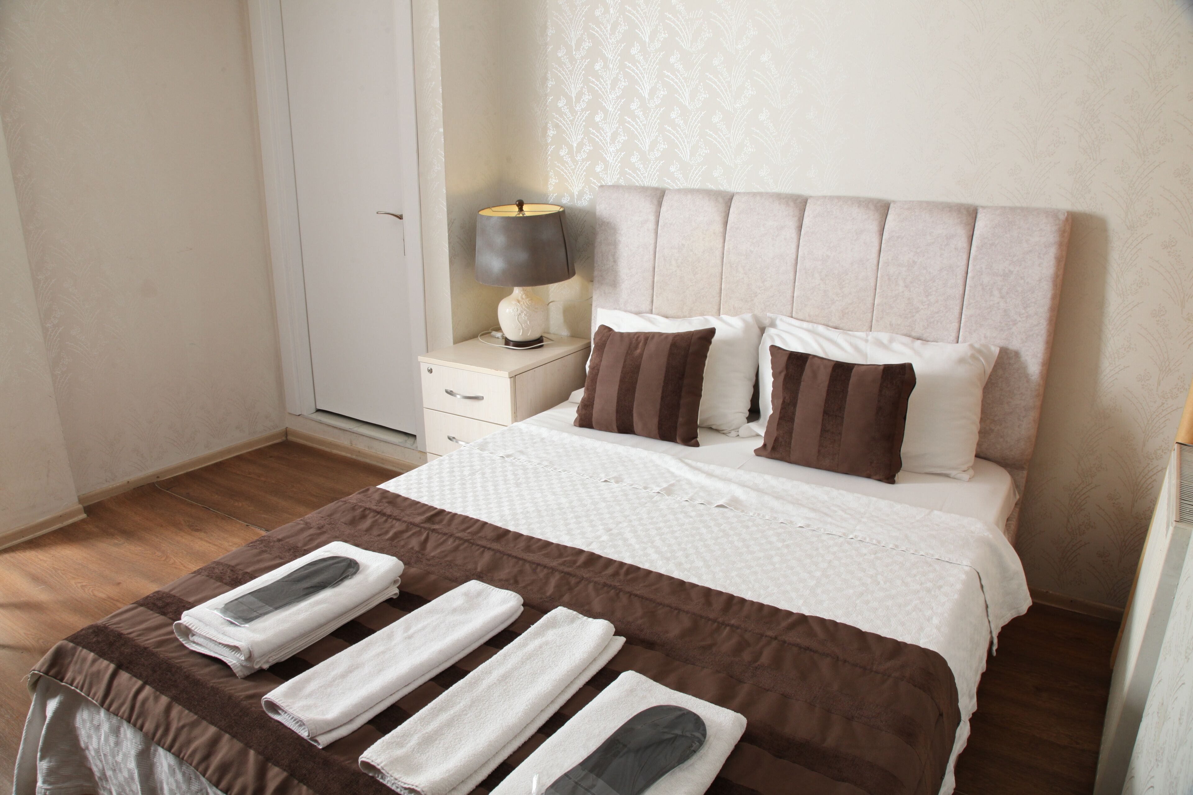 Chambre Double Standard | Literie de qualité supérieure, mini-bar avec articles gratuits, bureau