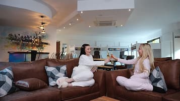 Superior Studio Suite | Soundproofing, iron/ironing board, free WiFi, bed sheets