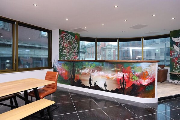 高級開放式套房 | 隔音、熨斗/熨衣板、免費無線上網、床單