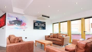 Superior Apartment | Soundproofing, iron/ironing board, free WiFi, bed sheets