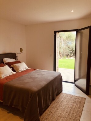 4 Schlafzimmer, Schreibtisch, Bügeleisen/Bügelbrett, Reisekinderbett