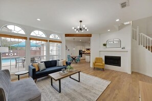 TV, stereo, offices - 5 Bedrooms, Backyard Oasis - Groups Welcome! (Plano)
