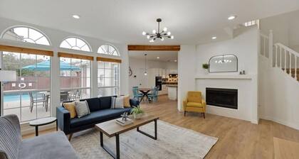 5 Bedrooms, Backyard Oasis - Groups Welcome!