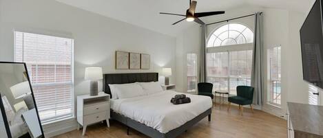 5 habitaciones, escritorio, tabla de planchar con plancha y wifi