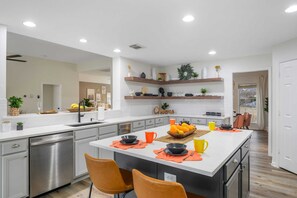 Fridge, microwave, oven, stovetop - Lake Marble Falls Waterfront | House | Wet Slip | Huge Yard (Marble Falls)