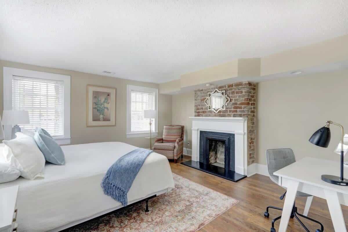 1 sovrum, skrivbord, strykjärn/strykbräda och wi-fi