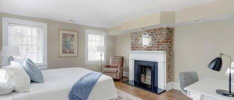 1 sovrum, skrivbord, strykjärn/strykbräda och wi-fi